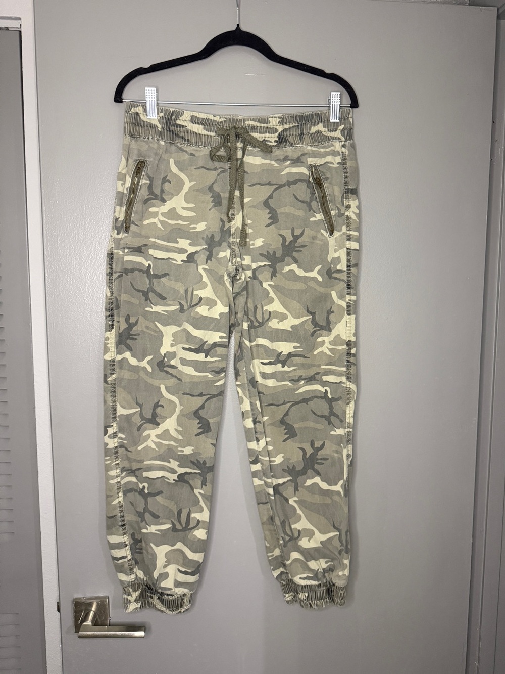 Women’s Camo Jogger Pants - Taupe Camo